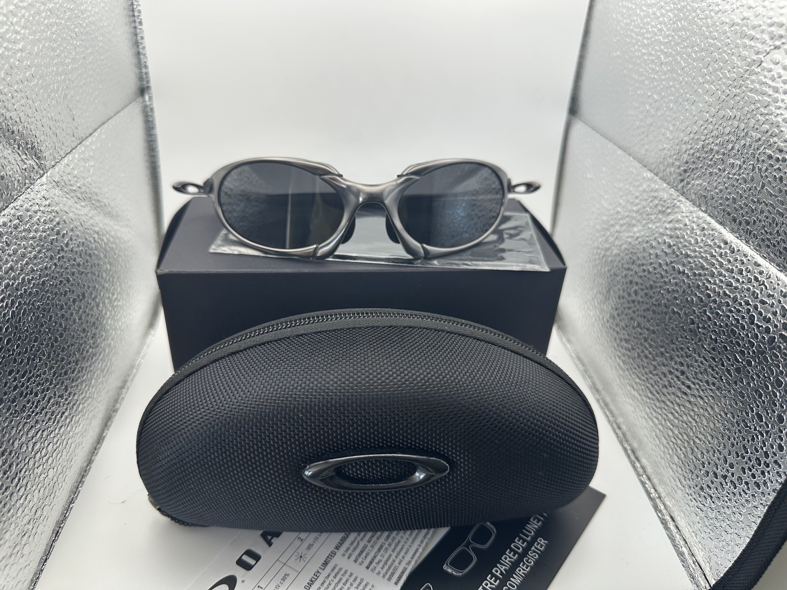 Oakley Romeo Vintage Metal Black Frame Polarized Iridium Lenses Purple Icons