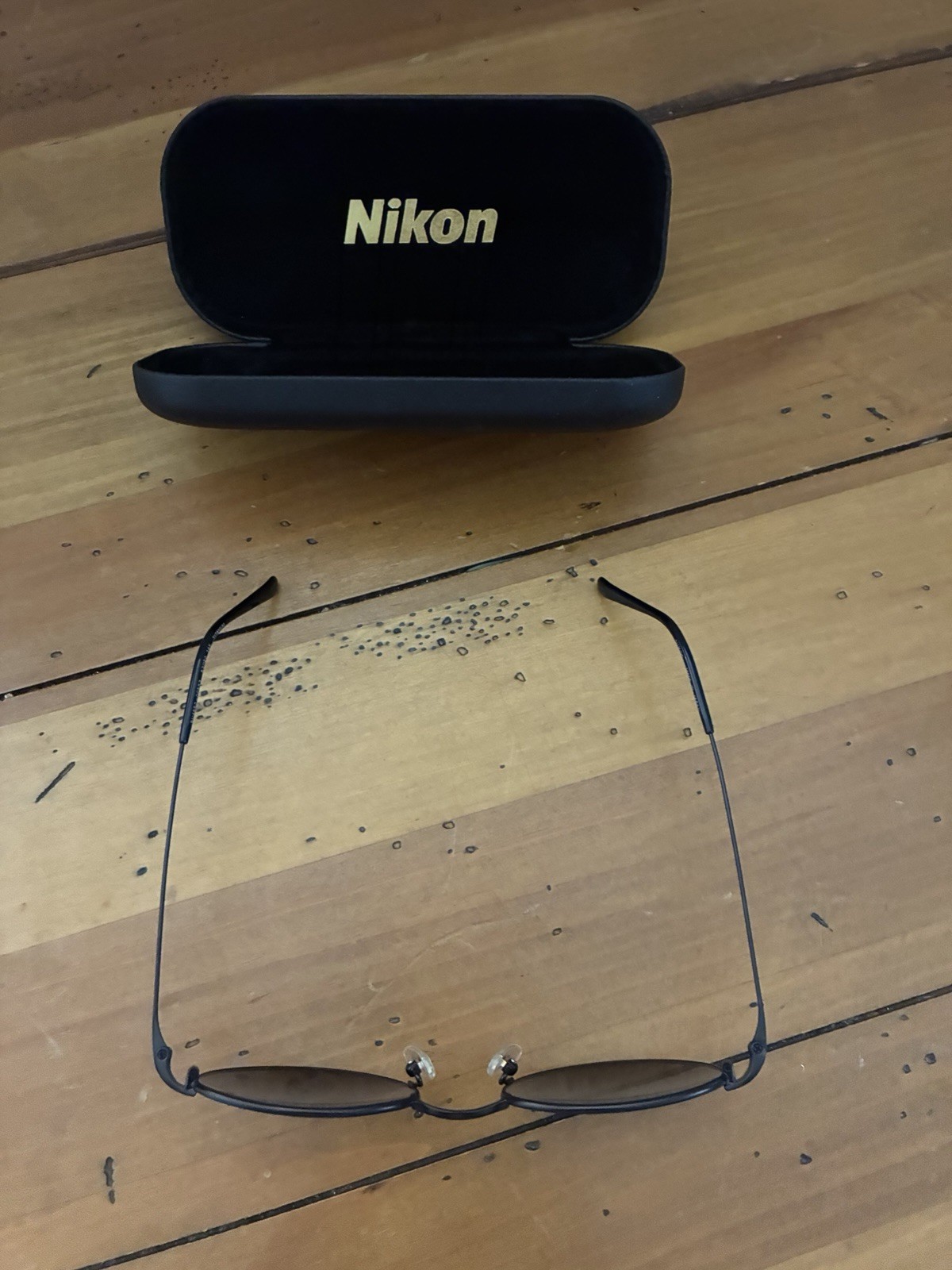NikonOval Sunglasses Black Metal Frame Tinted Polarized Lens UV400 w/ case VTG