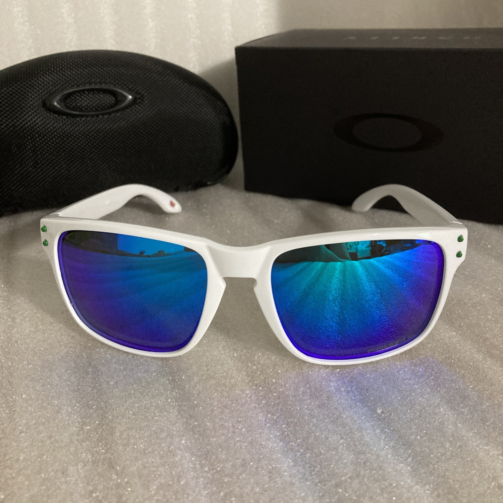Oakley Holbrook XL Square Sunglasses Polarized New With Case