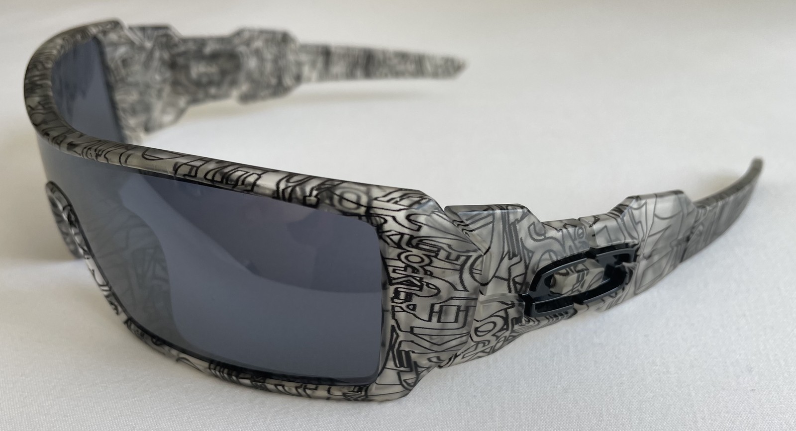 Oakley Oil Rig Matte Clear w/Black History Text – Black Iridium – MINT