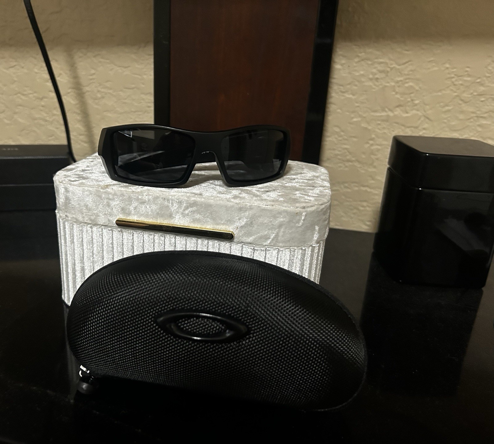 Oakley Men’s Gascan Sunglasses Black Plastic Frame Black Tinted Lens Case