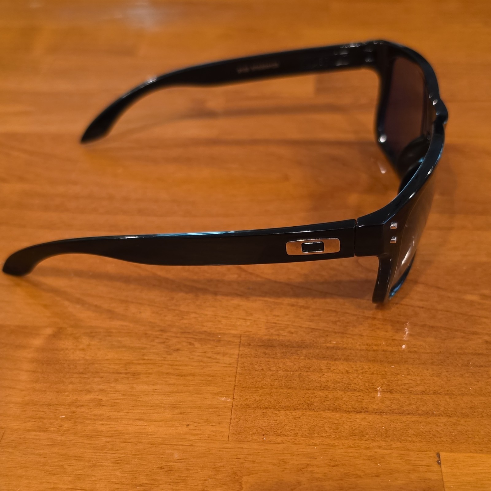 Oakley Holbrook Square Sunglasses Black Plastic Frame Gray Tinted Lenses