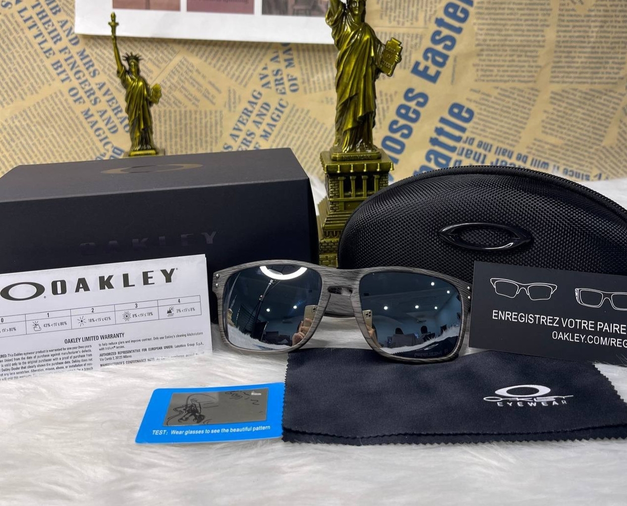Oakley Holbrook Sunglasses Grey Woodgrain Frame Silver Mirror Polarized UV New