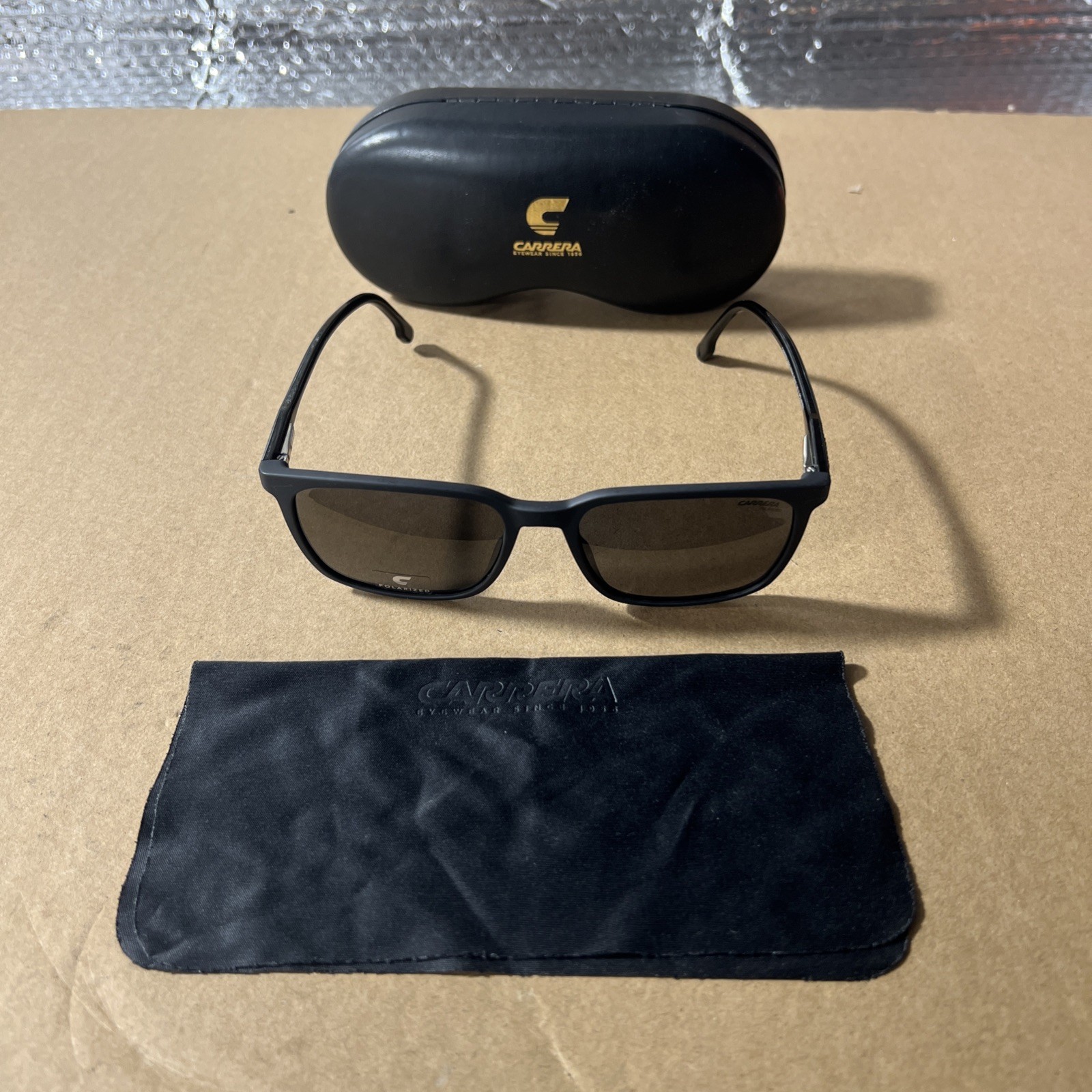 CARRERA MEN’S 259/S RECTANGULAR SUNGLASSES – SIZE: MEN 55MM 18MM – BLACK/BROWN