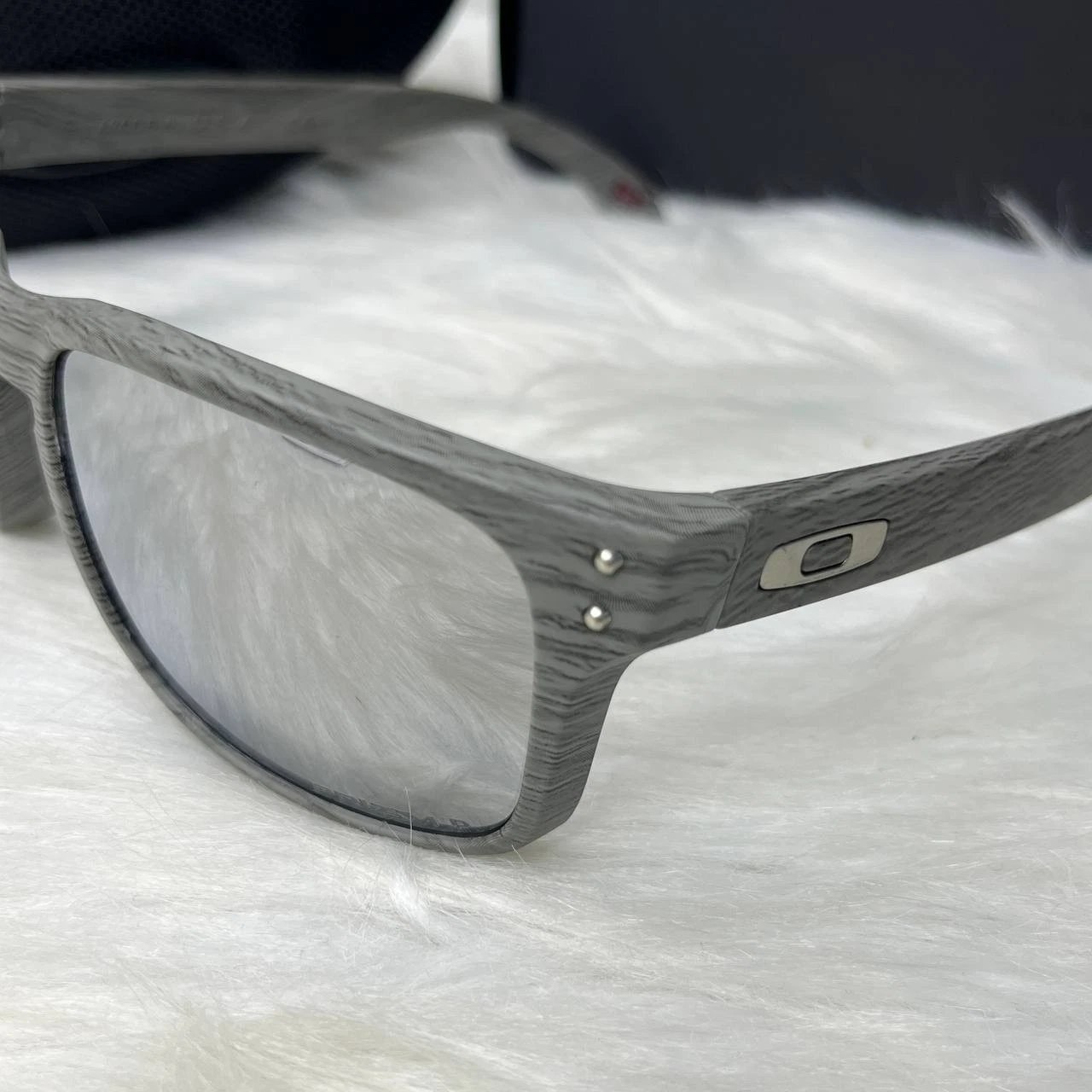Oakley Holbrook Polarized Sunglasses Wood Grain Frame Silver Mirror Lens UV400