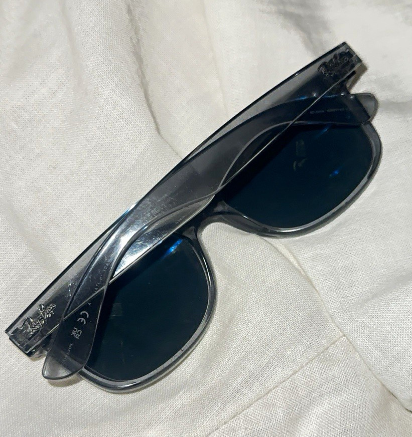 Ray-Ban Wayfarer Sunglasses (BOUGHT FOR $240) AMAZING FOR RESELLERS OR FLIPPERS