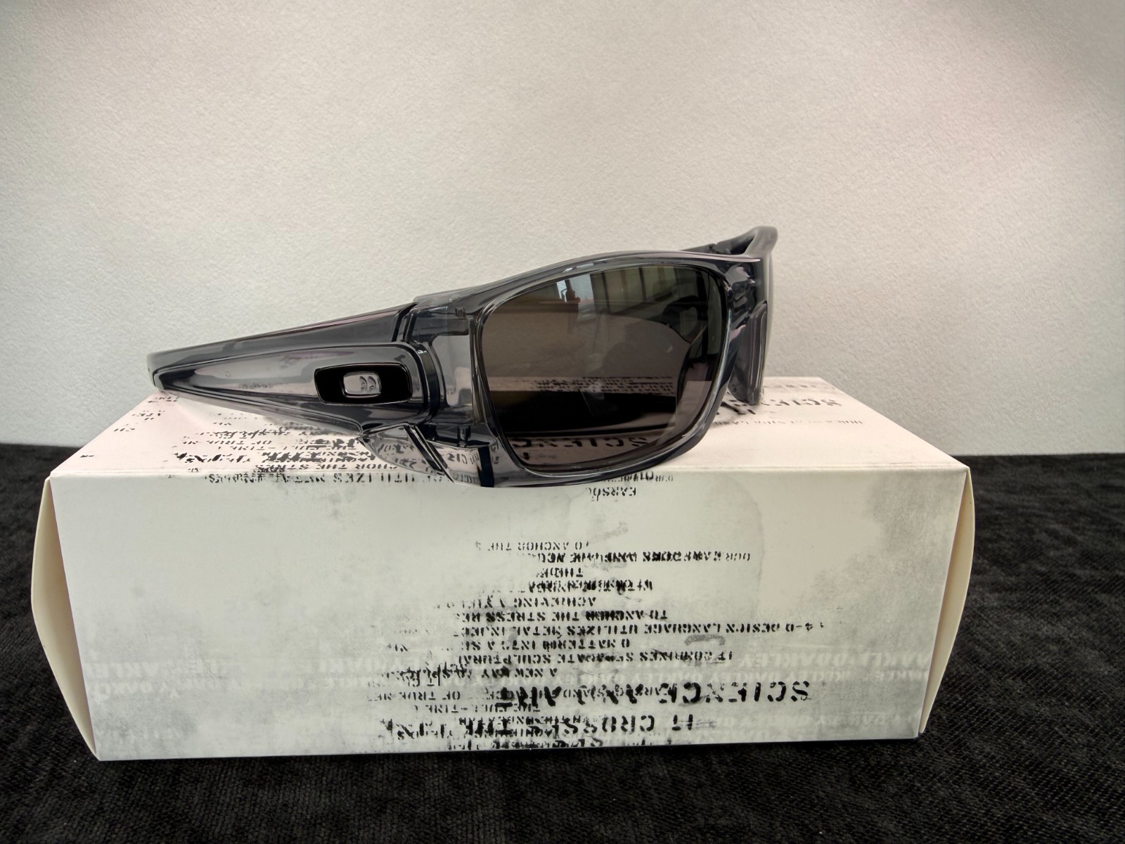 New Oakley Sunglasses Fuel Cell OO9096-02 Clear Grey/Grey