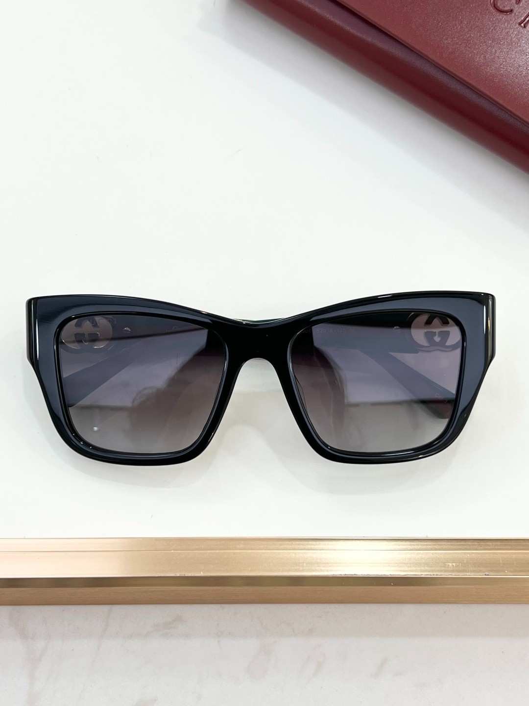 Sunlasses Unisex GUCCI MOD：GG2124O Size：52口18-135
