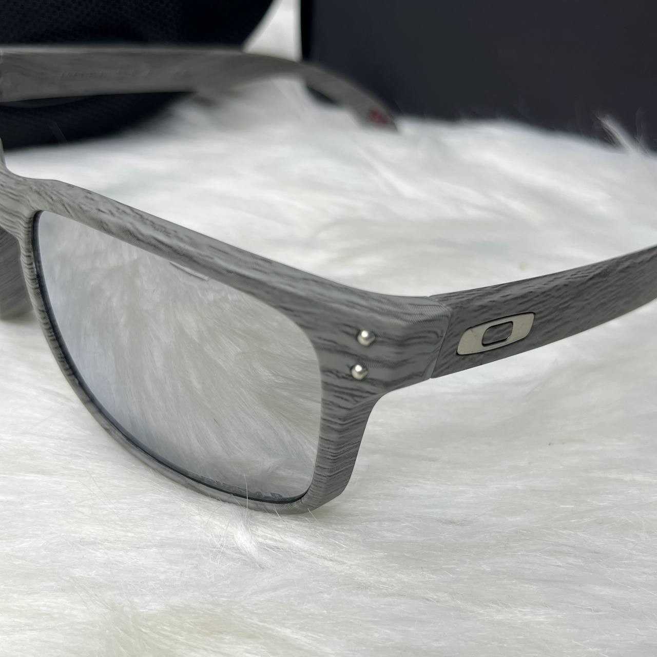 Oakley Holbrook Sunglasses Grey Woodgrain Frame Prizm Silver Polarized Lens New
