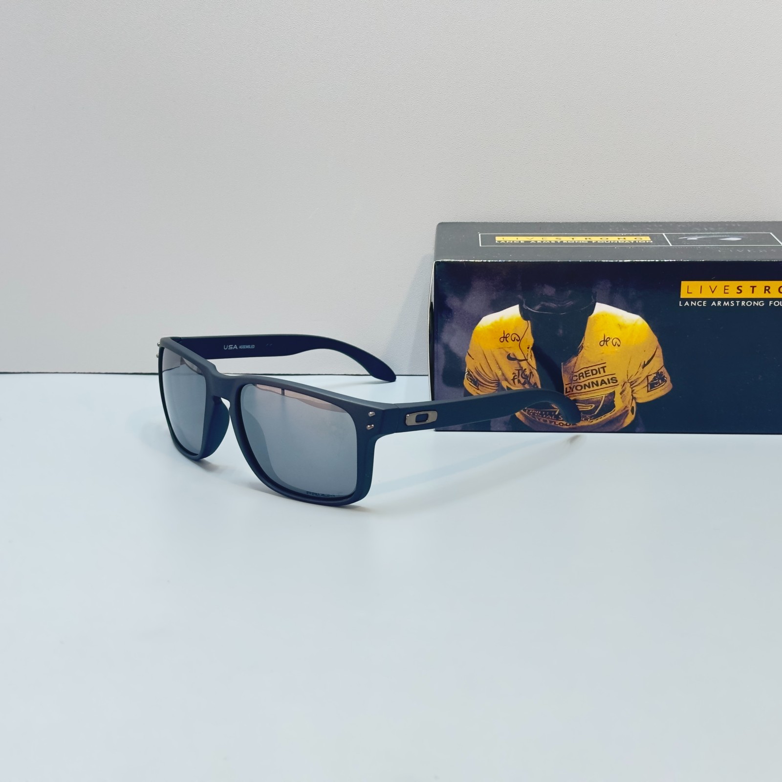 Oakley Holbrook XL OO9417 Sunglasses Matte Black Frame Prizm Silver Lens W/Box