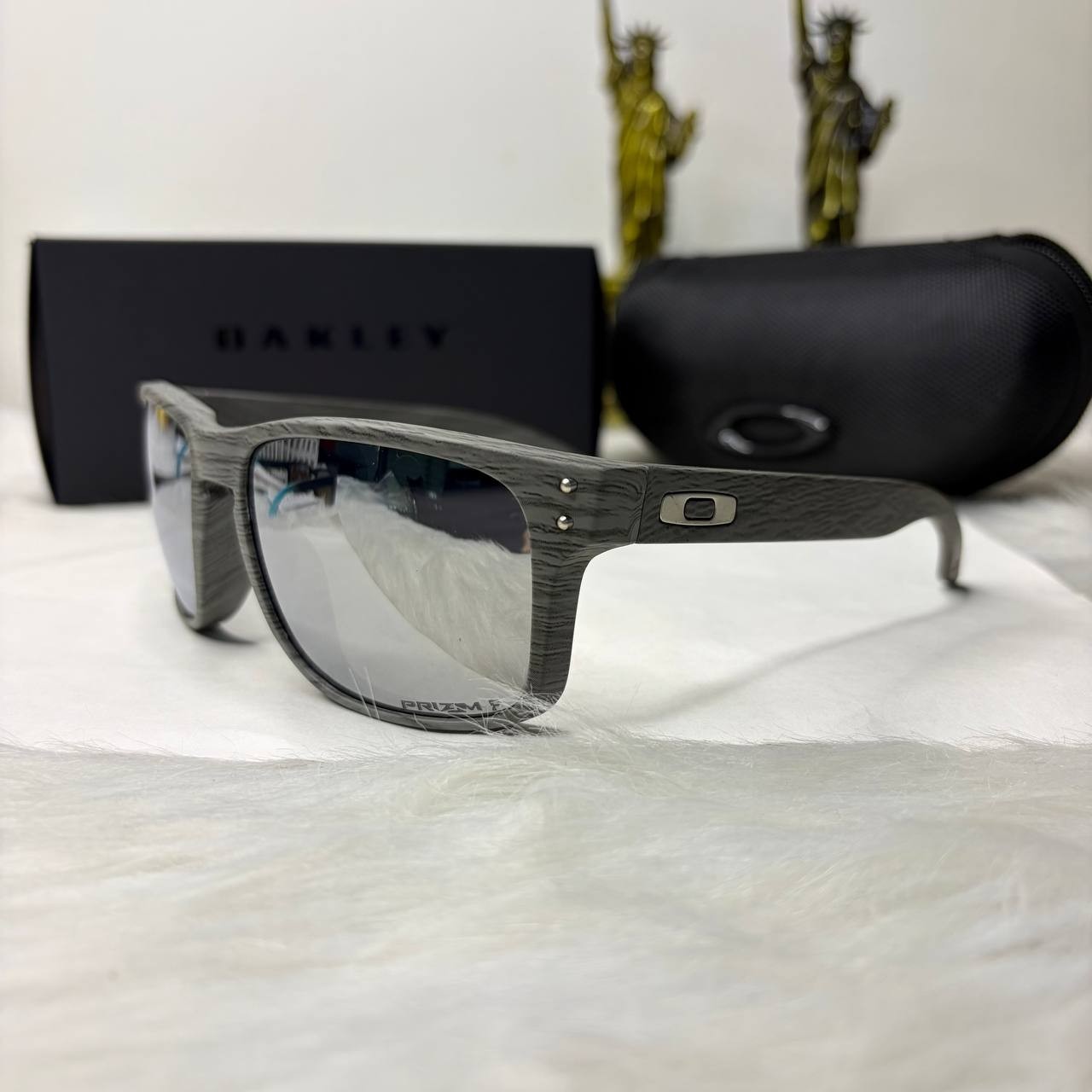 Oakley Holbrook Sunglasses Grey Woodgrain Frame Silver Mirror Polarized UV New