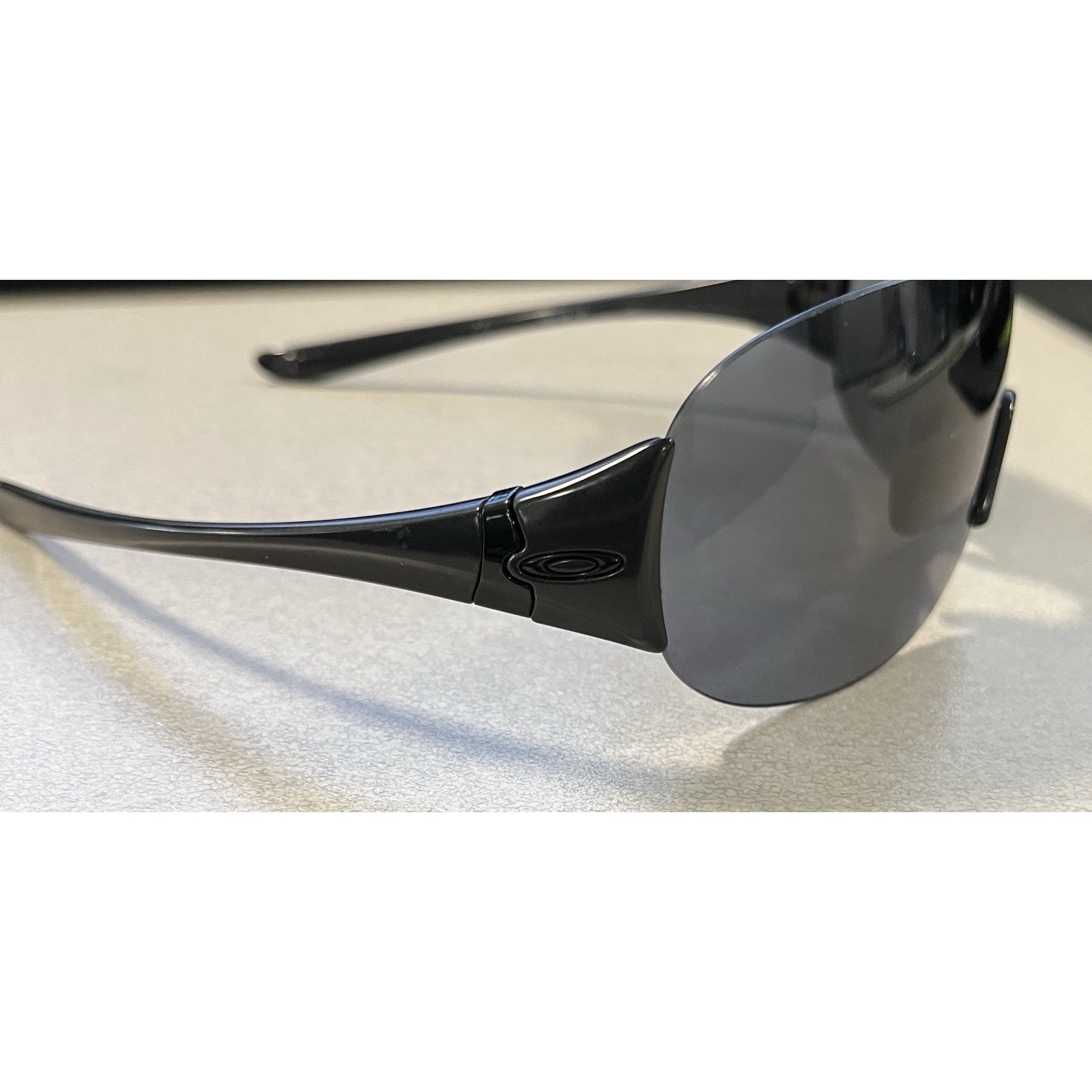 Oakley Miss Conduct Sunglasses OO9123 05 137 mm Missconduct Wrap Retro Unisex