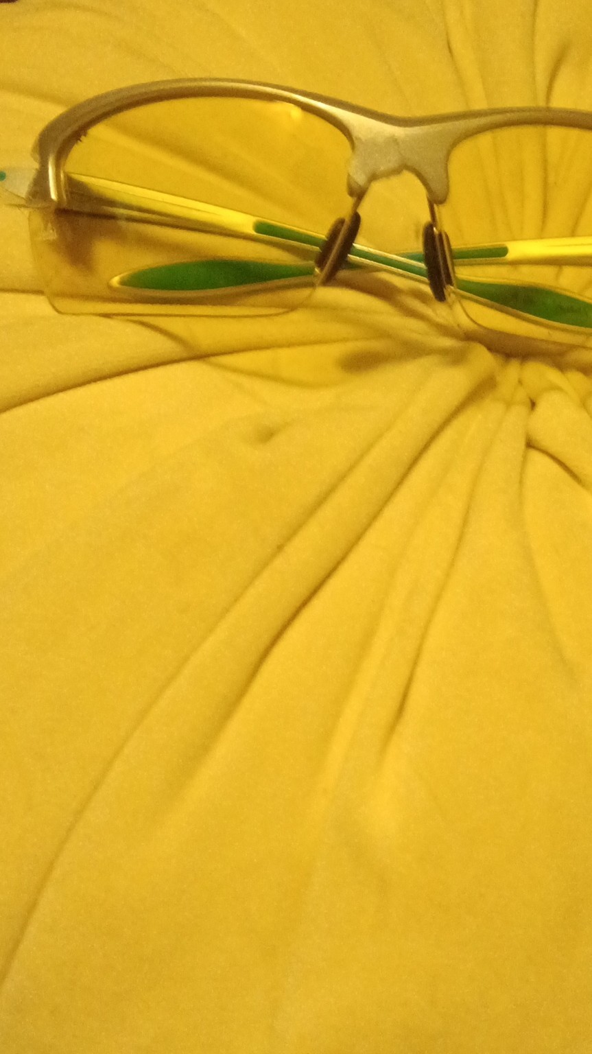 Cabela’s Lightweight Wrap Sunglasses Silver Plastic Frame Yellow Plastic Lens