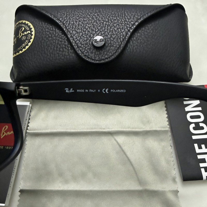 Ray-Ban Classic Polarized sunglasses Justin RB4165 622 55 Blue Lens Black Frame