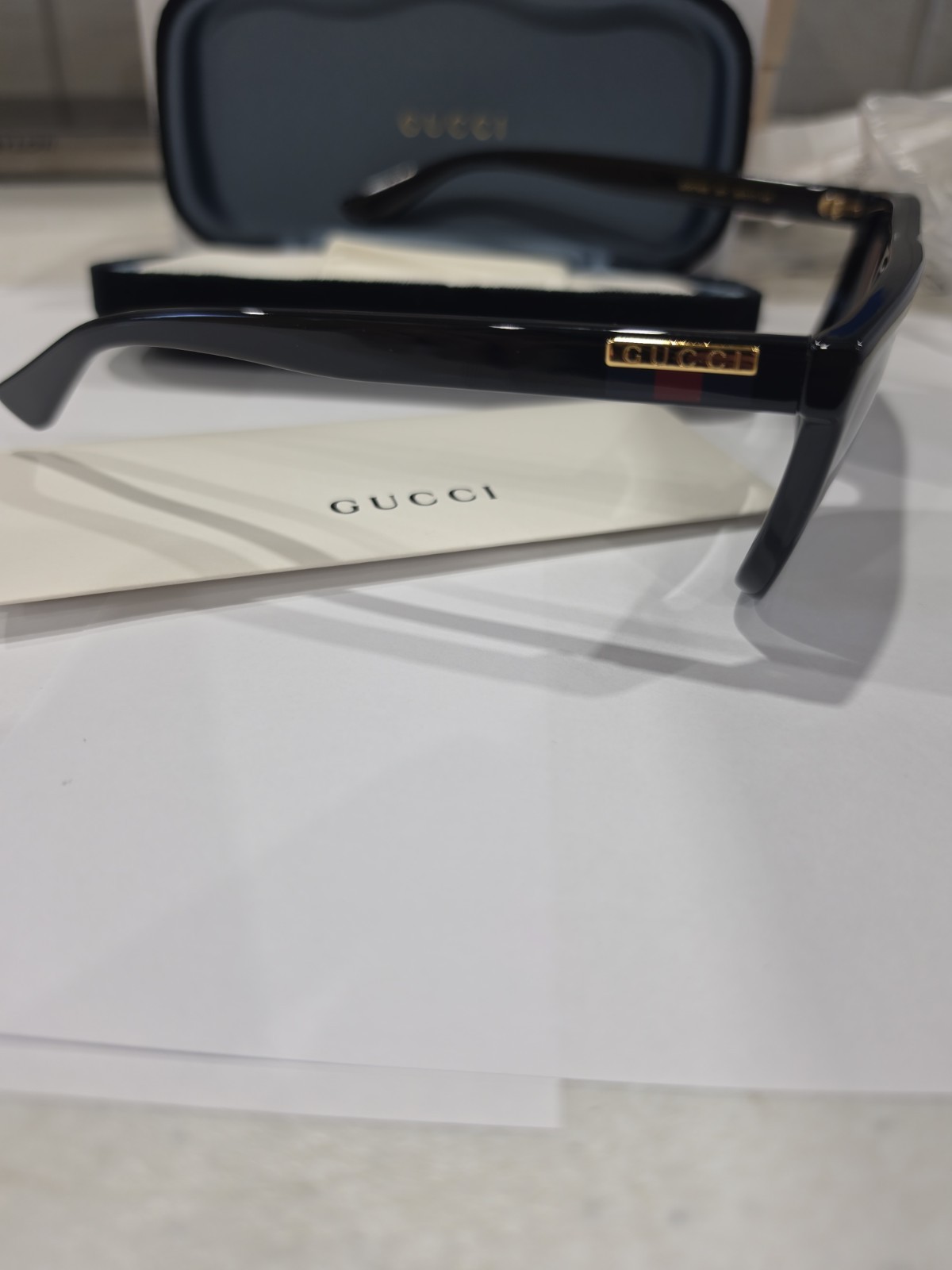 Gucci GG 0748 S- 001 Sunglasses Black/Grey Men Fits Large. Gold Trim