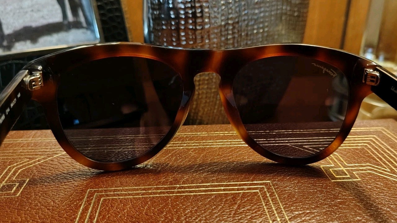 Salvatore Ferragamo’s Tortoise Round Sunglasses SF828S 54-21-145 Made in Italy