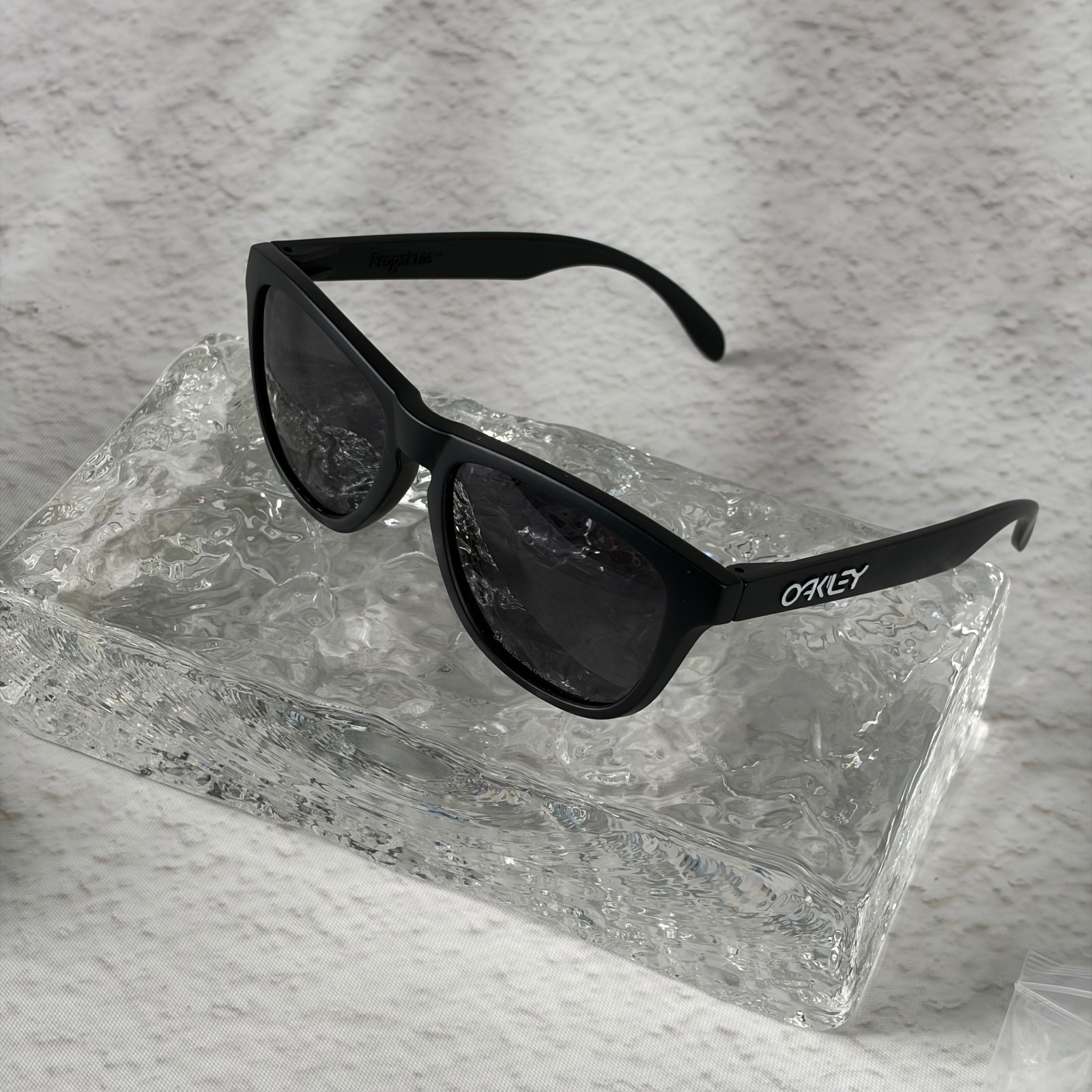 Oakley Frogskins Men’s Sunglasses Matte Black White Logo Black Grey Lens