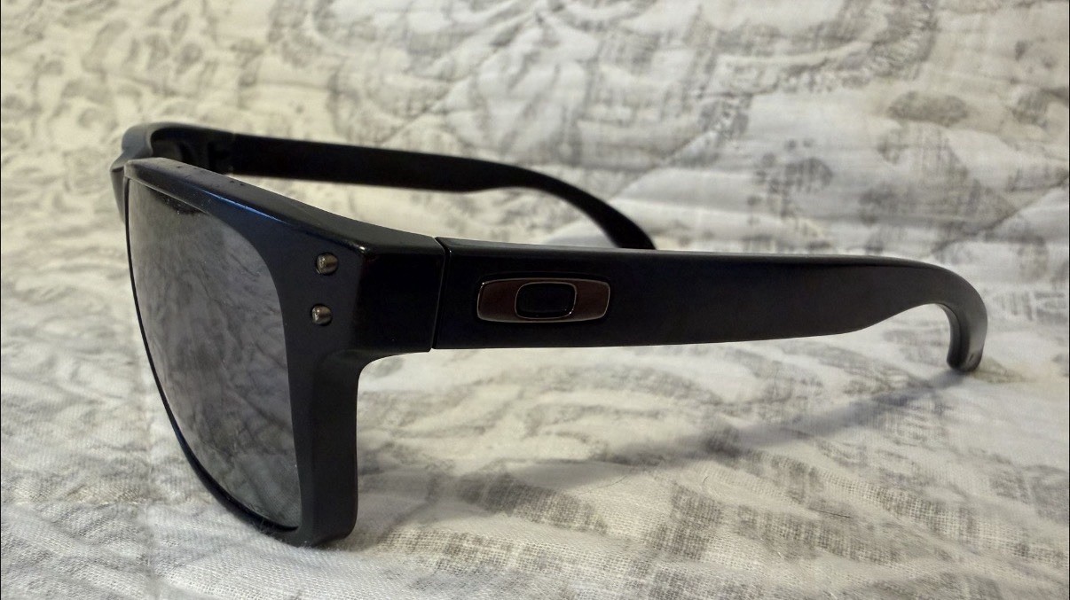 Oakley Holbrook Men’s Rectangular Sunglasses Black/Gray Tinted 57-18 137