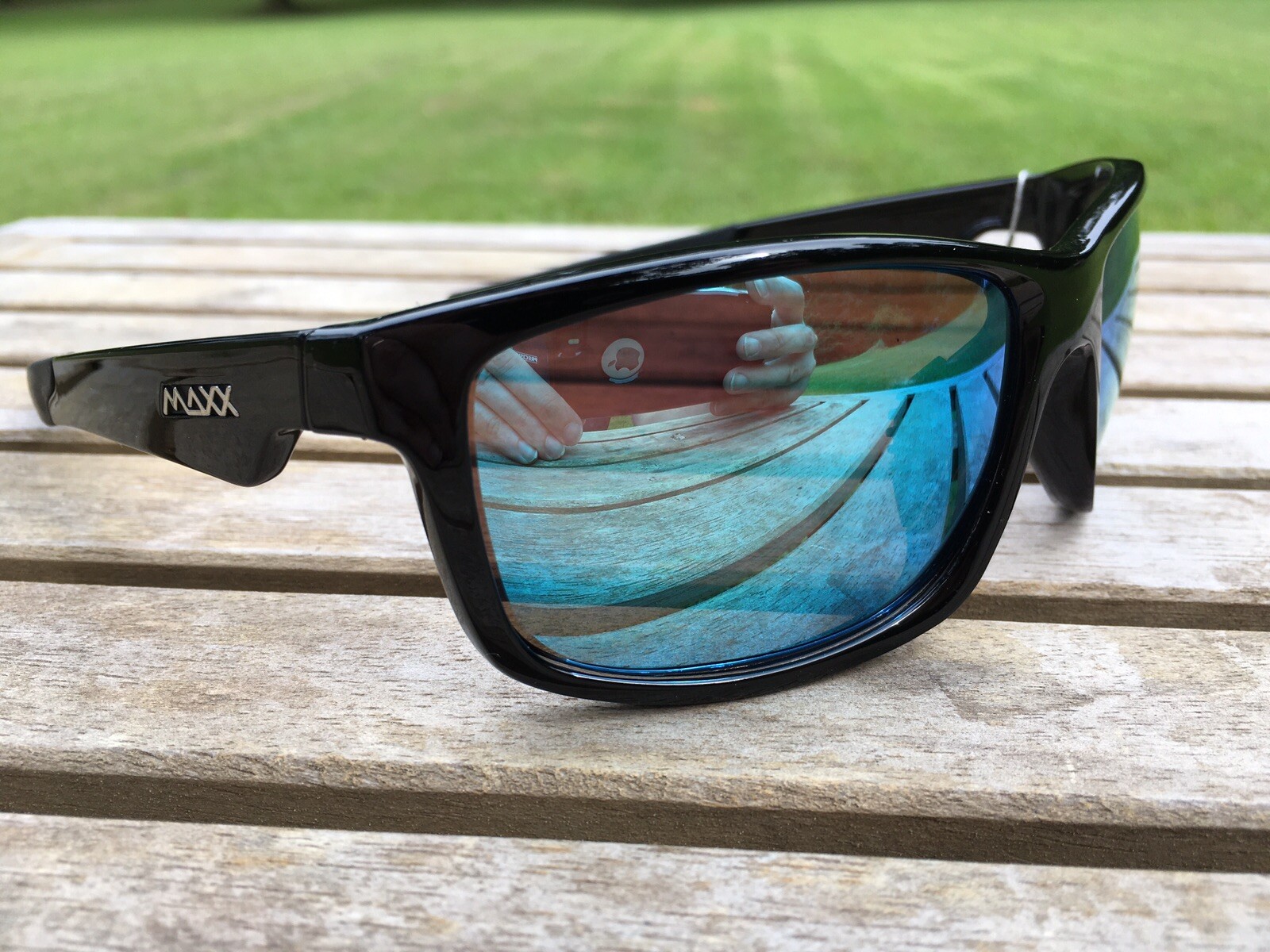 Maxx HD Sunglasses Retro 2.0 Polarized Black Smoke Lens Mirrored Blue 57588