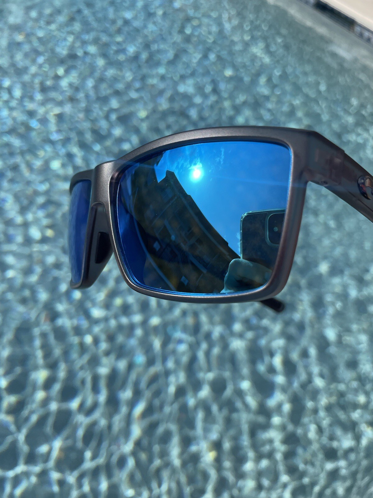 COSTA polarized – Smoke-Clear Frame W/ Blue Polarized lens
