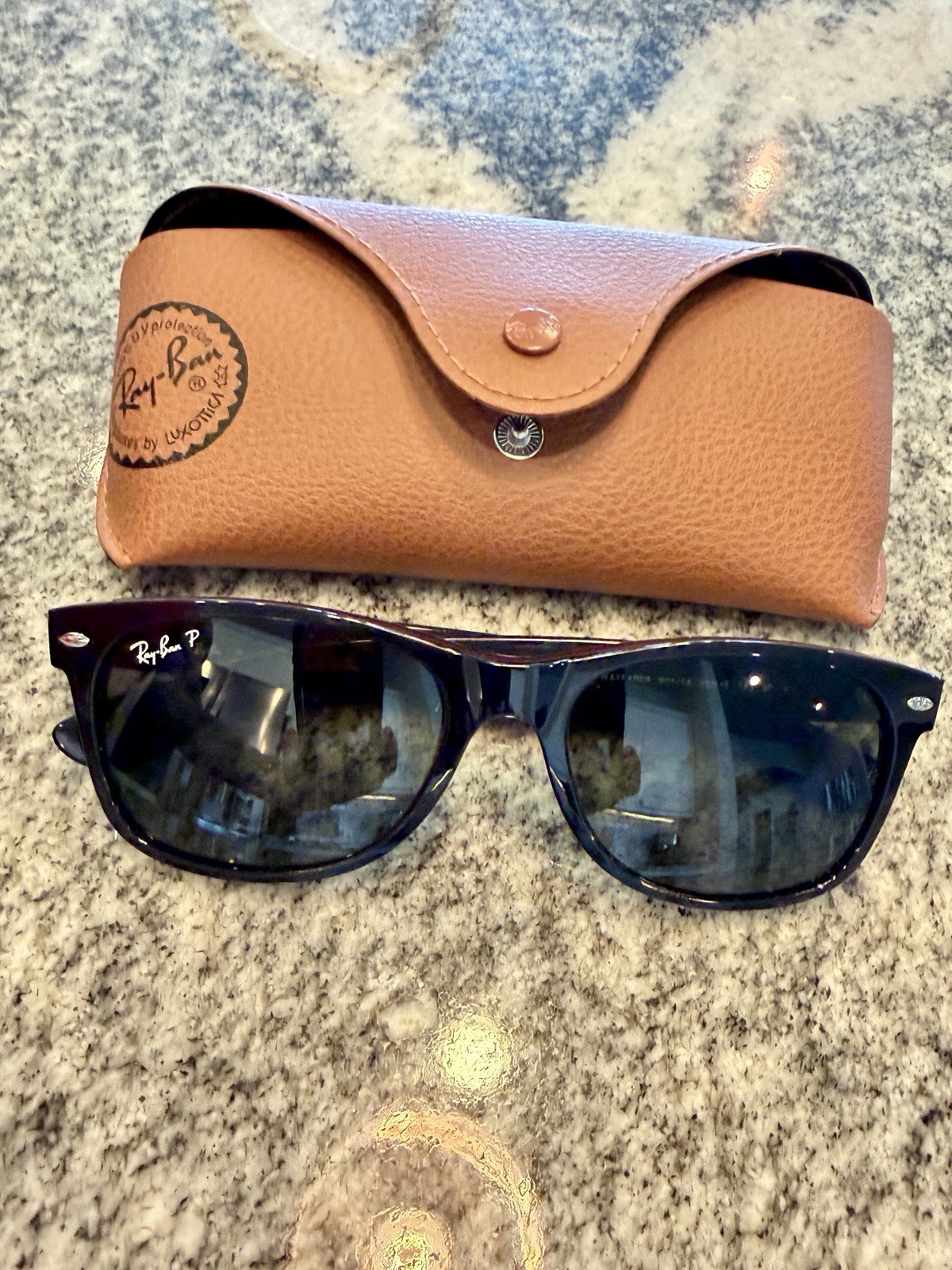 Ray-Ban New Wayfarer Black Polarized Lens 901/58 Sunglasses RB2132 55-18