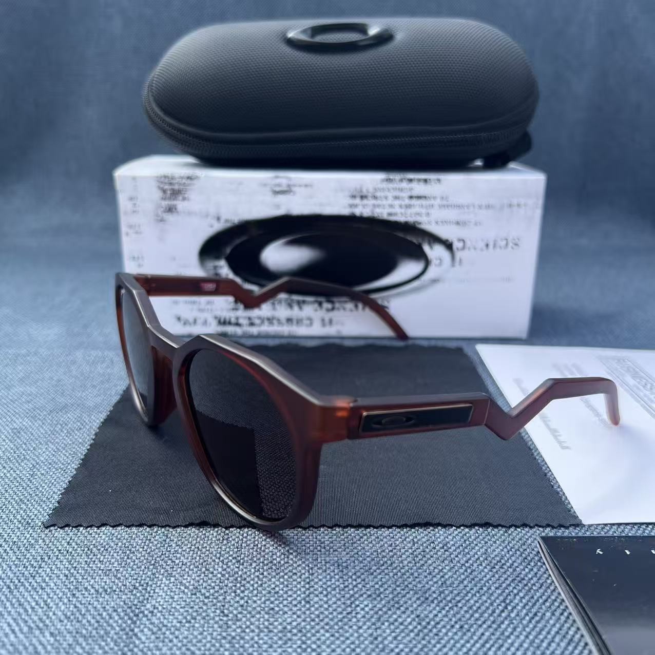 Oakley OO 9464 Hstn Matte Burgundy Prizm Brown Unisex Womens Mens Sunglasses