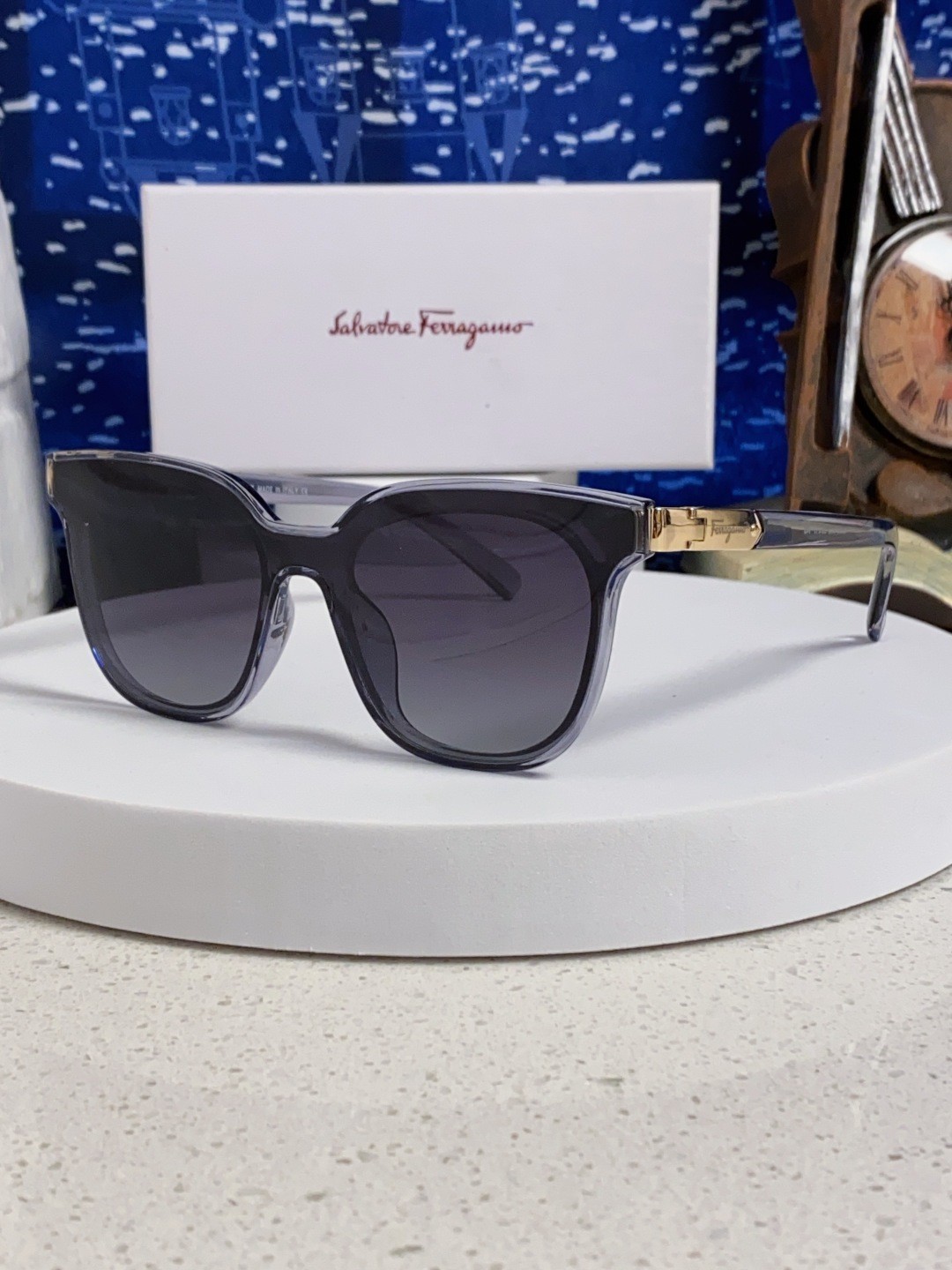 Salvatore Ferragamo Unisex Sunglasses Model: SF1073S Size: 54 □ 17 – 140