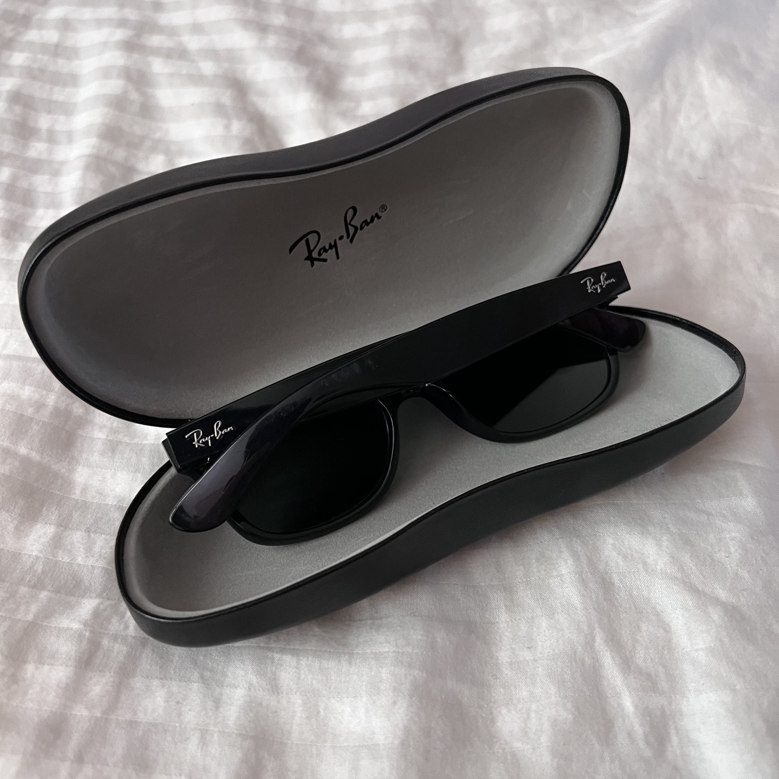 Ray-Ban RB2132 Men’s New Wayfarer Sunglasses (Case Included) [Pre-Owned – Good]