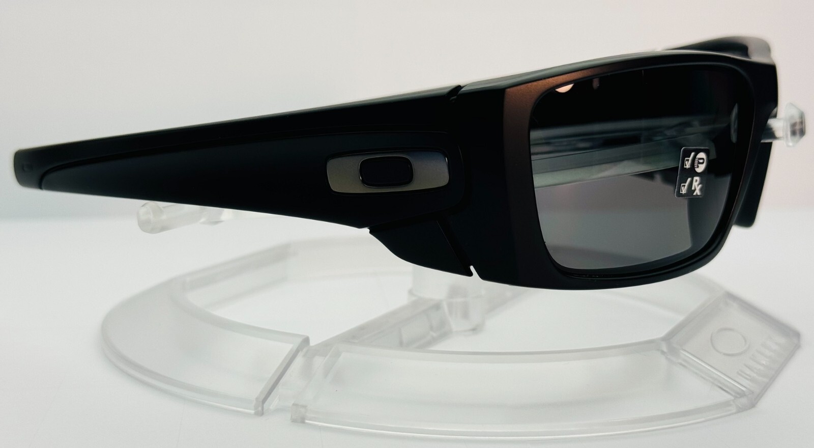 New Oakley Fuel Cell Sunglasses / Matte Black / Prizm Grey Polarized / 009096-J3