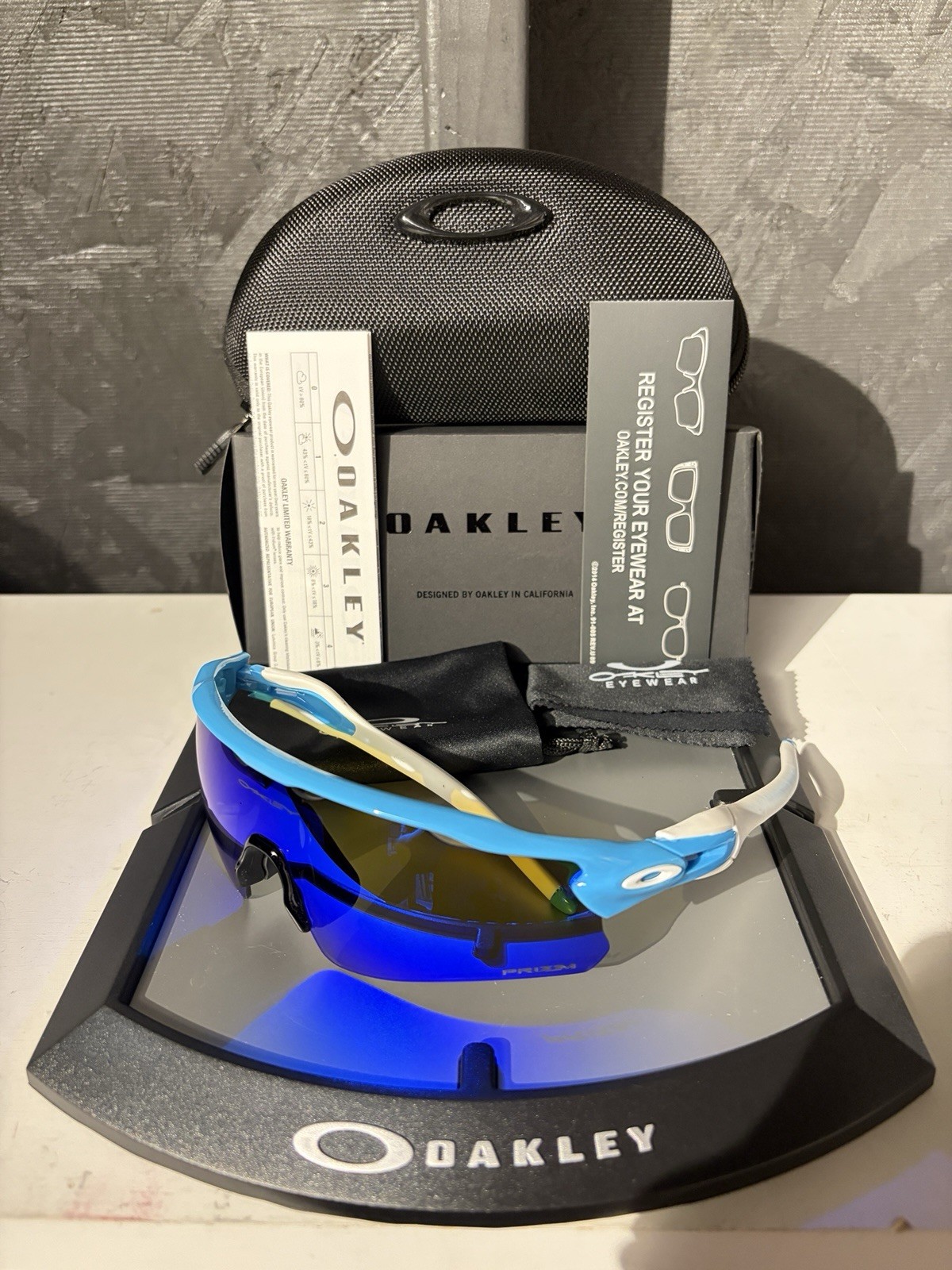 NEW Oakley 009208 Radar Ev Path Men’s Sunglasses – Prizm