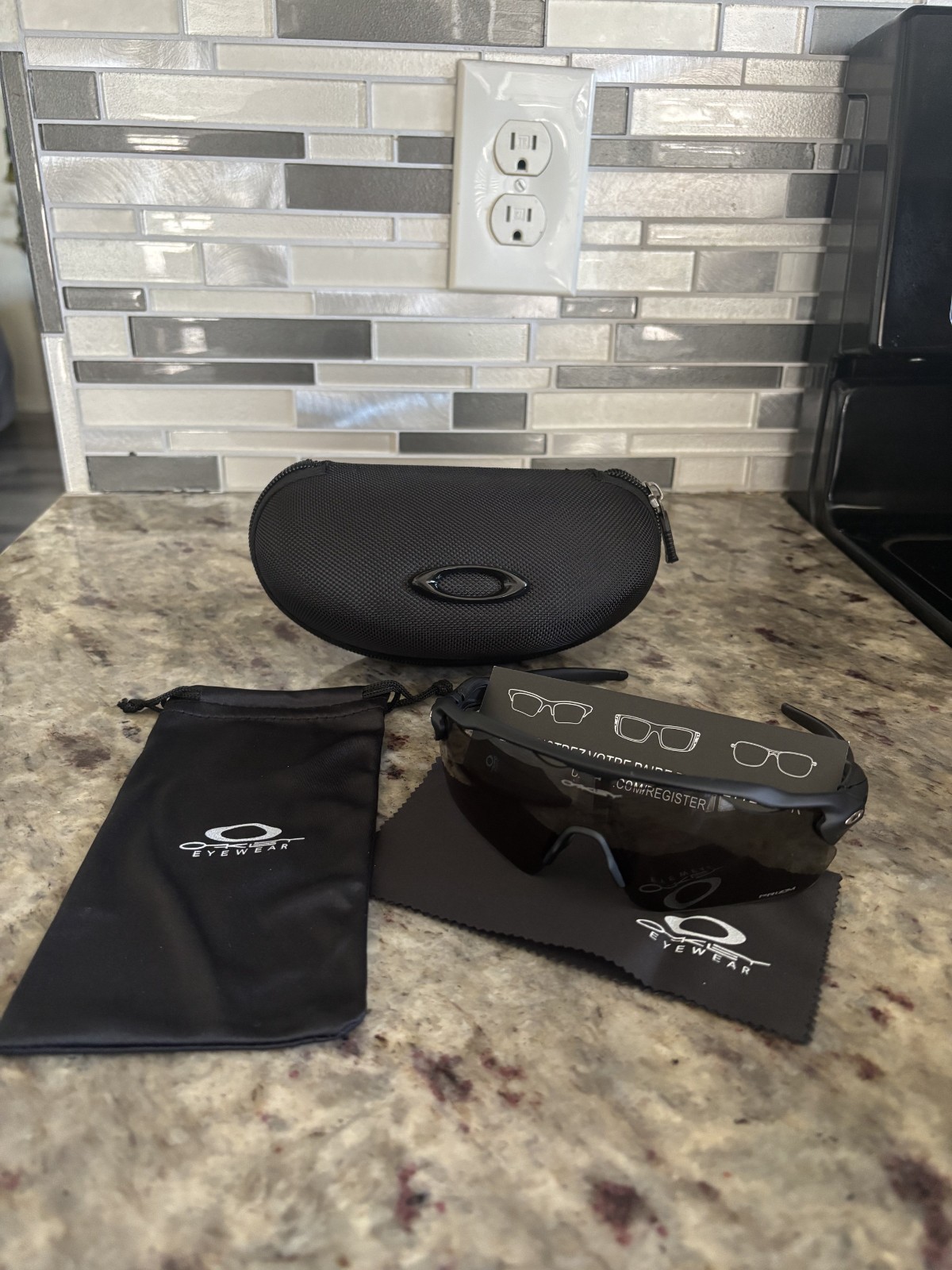 NEW Oakley 009208 Radar Ev Path Men’s Sunglasses Matte Black Frame – Prizm Lens