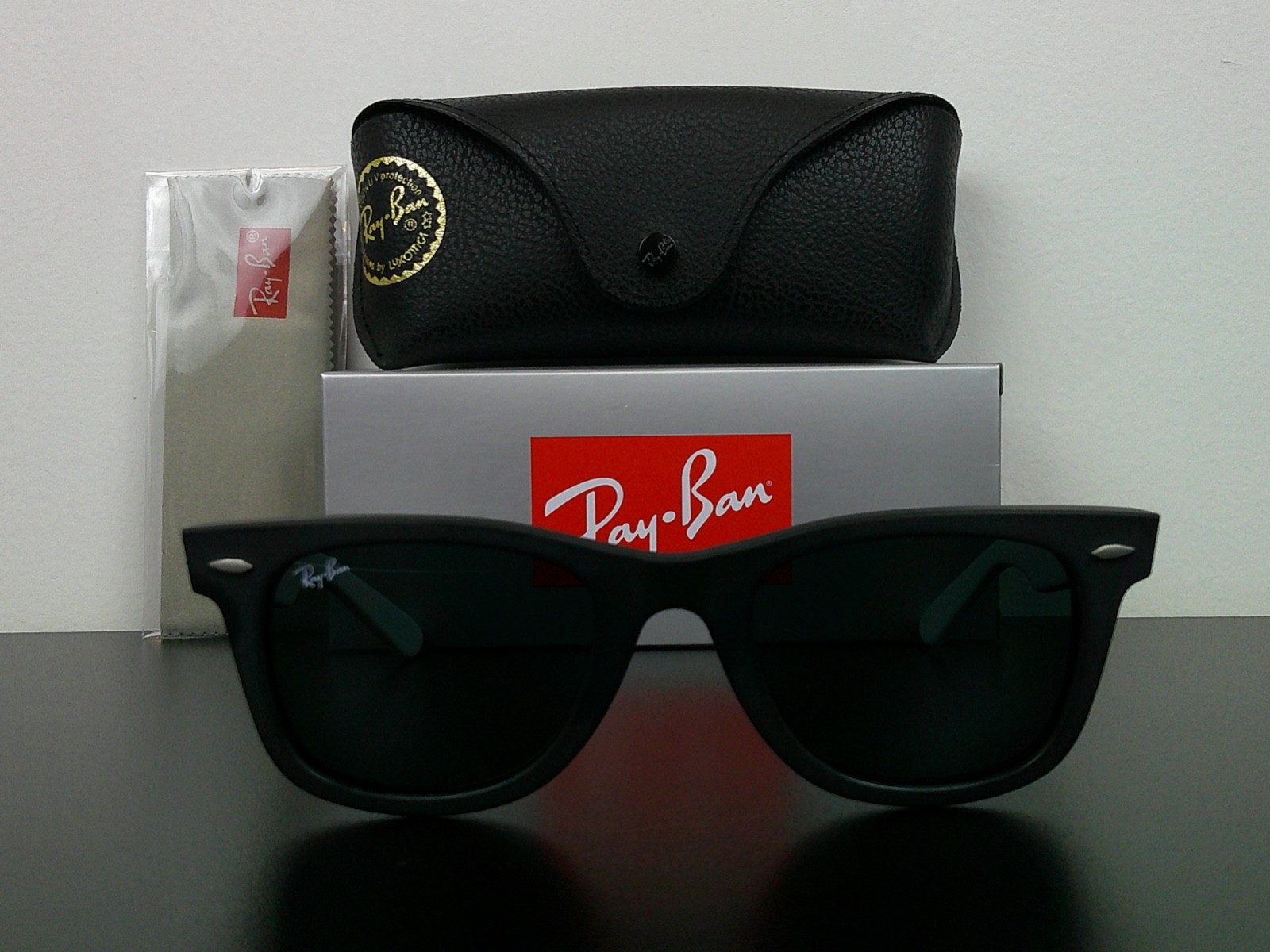 Ray-Ban RB2140 Wayfarer Classic Sunglasses Matte White/Black 50mm Never Worn