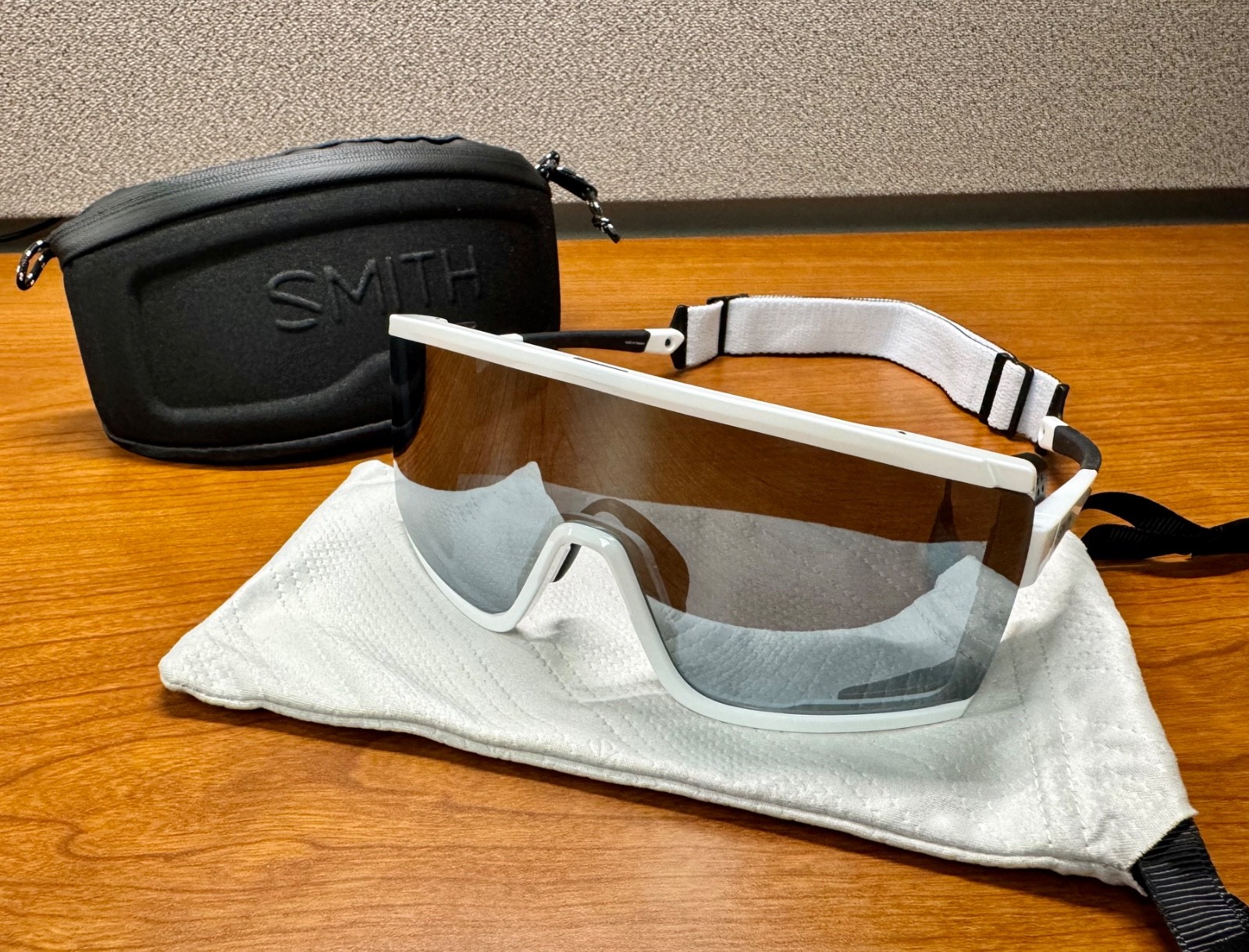New SMITH Optics ChromaPop Pursuit Sunglasses – White – Retro Goggle – Snow