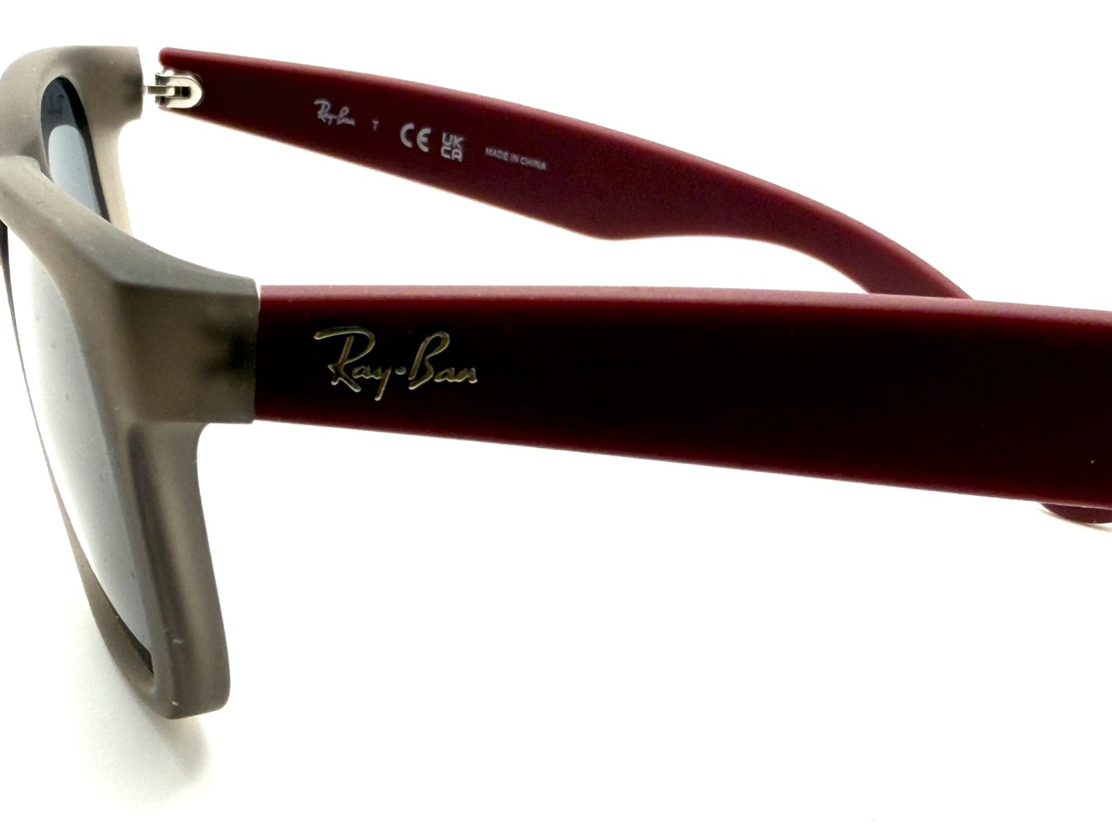Ray-Ban RB4165 Justin Rubber Grey 6509/87 Sunglasses NEW w/ Defect