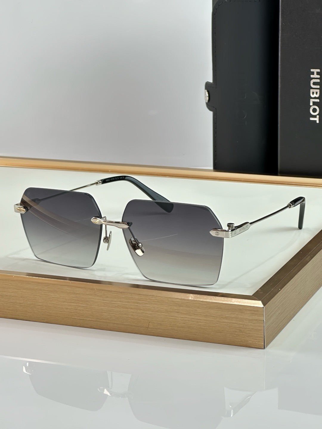 Hublot H057 Rimless Square Sunglasses 59-17-145