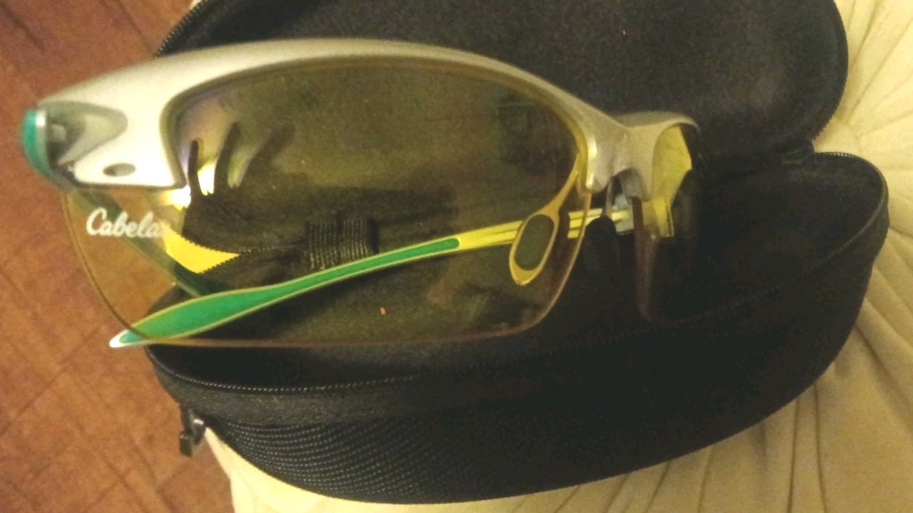 Cabela’s Lightweight Wrap Sunglasses Silver Plastic Frame Yellow Plastic Lens