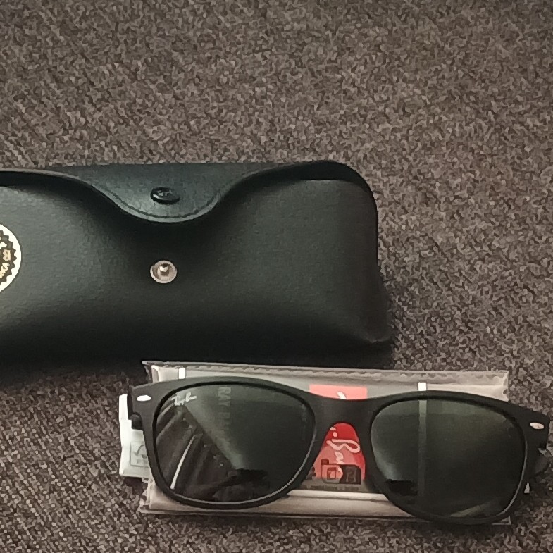 Ray-Ban Men’s Sunglasses New Wayfarer ORB2132