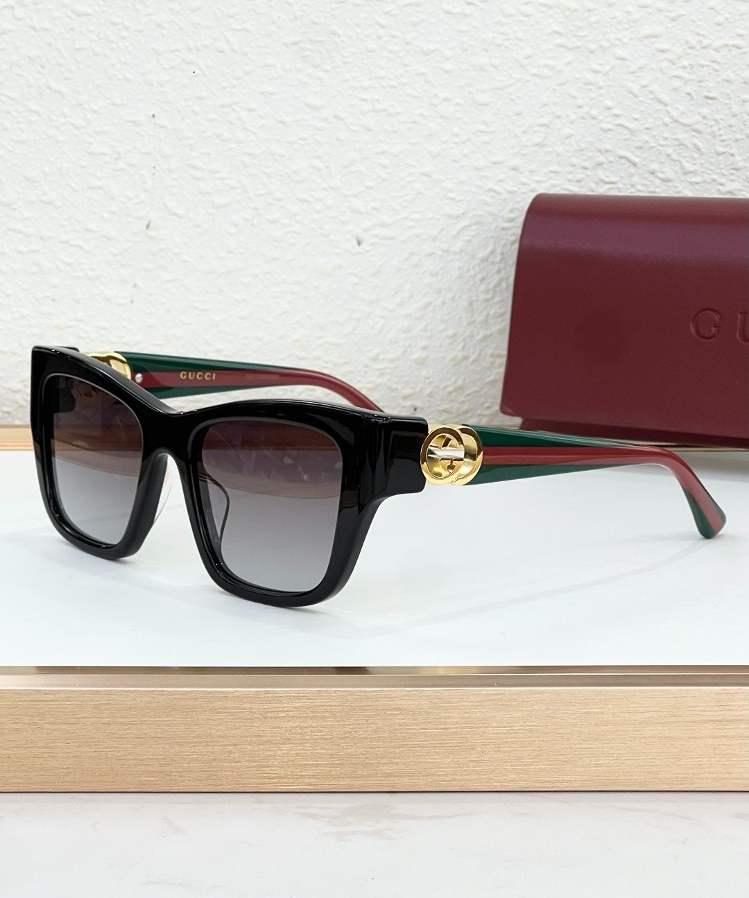 Sunlasses Unisex GUCCI MOD：GG2124O Size：52口18-135