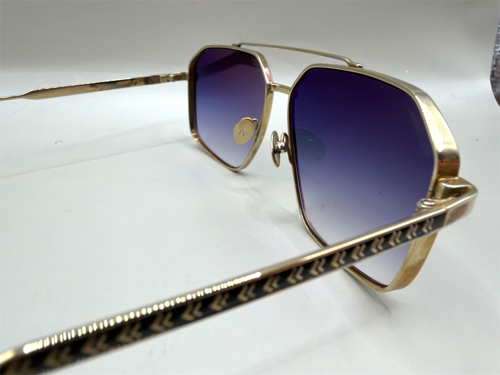 John Varvatos Men’s Navigator/Aviator-Style Sunglasses, Gold (SJV563)