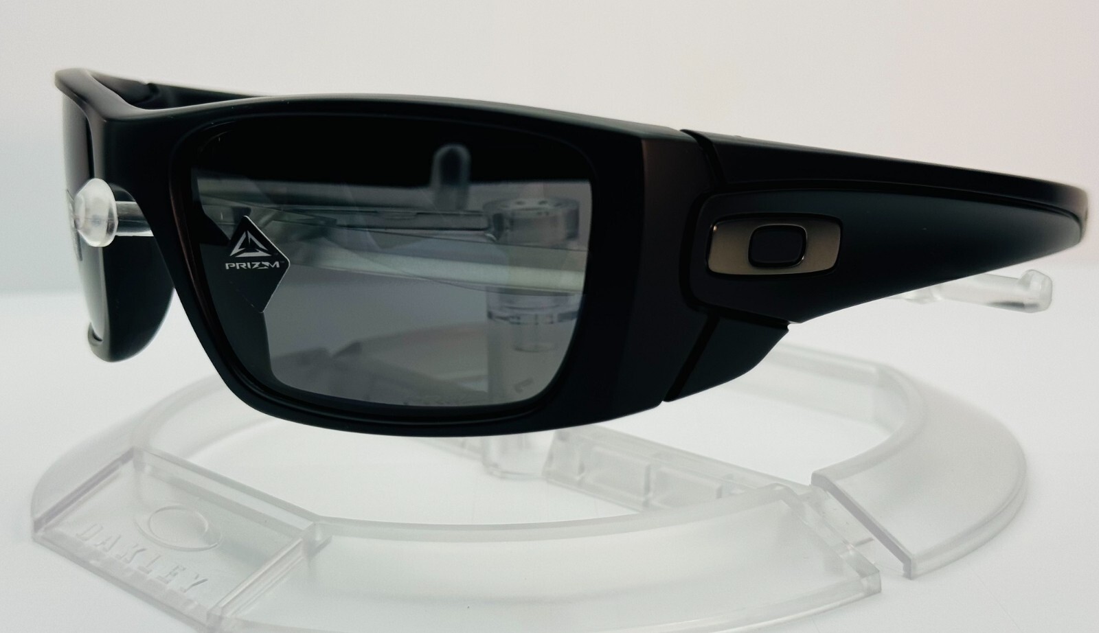 New Oakley Fuel Cell Sunglasses / Matte Black / Prizm Grey Polarized / 009096-J3