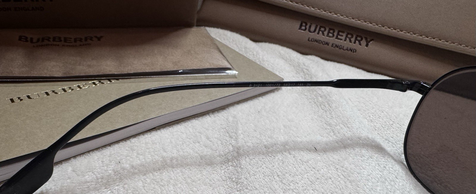 AUTHENTIC BURBERRY Sunglasses B 3121 Square Irregular Black Aviator Check BE3121