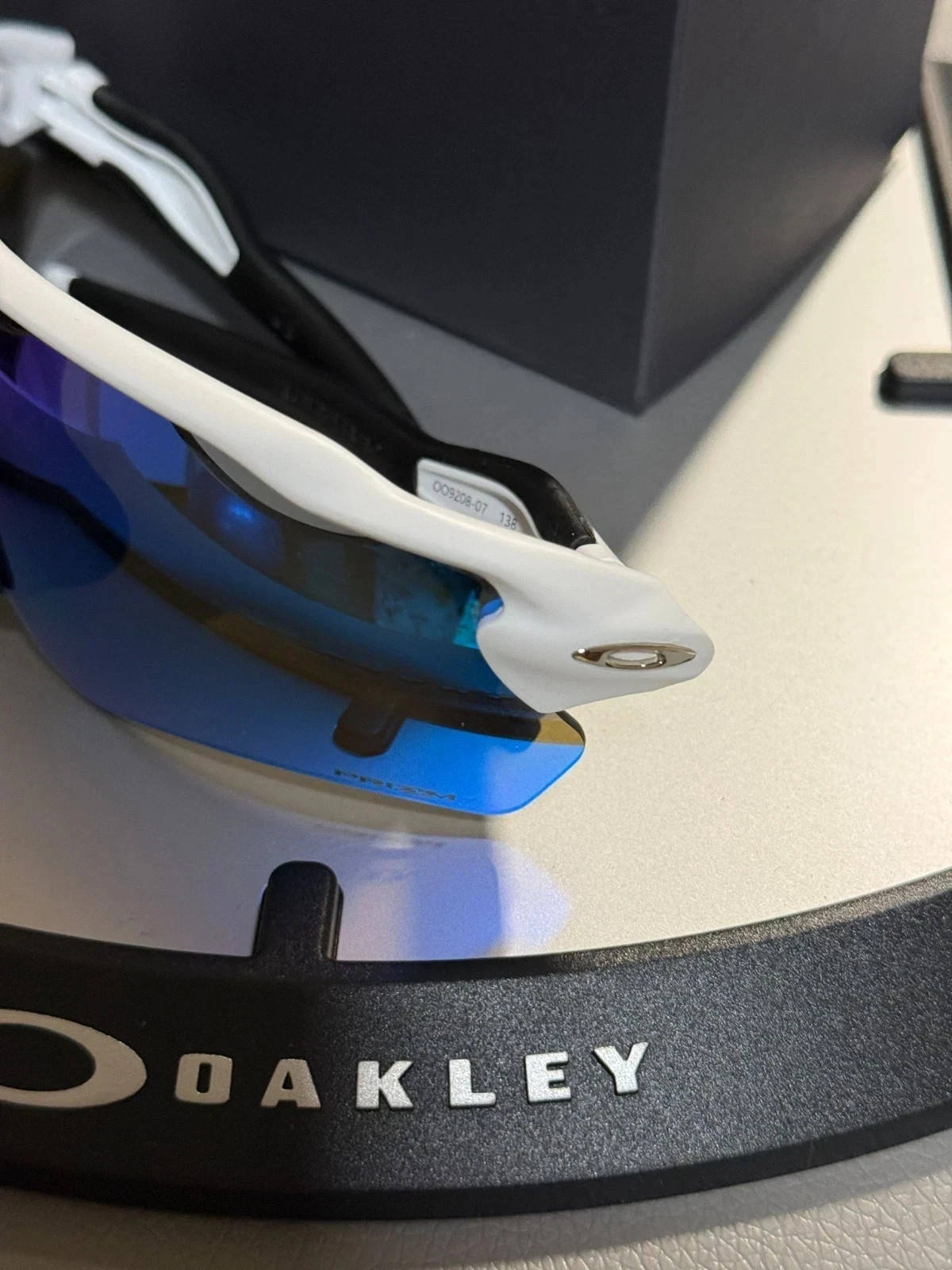 Oakley Radar EV Path OO9208 Sunglasses white Frame Black Foot Blue Polarization