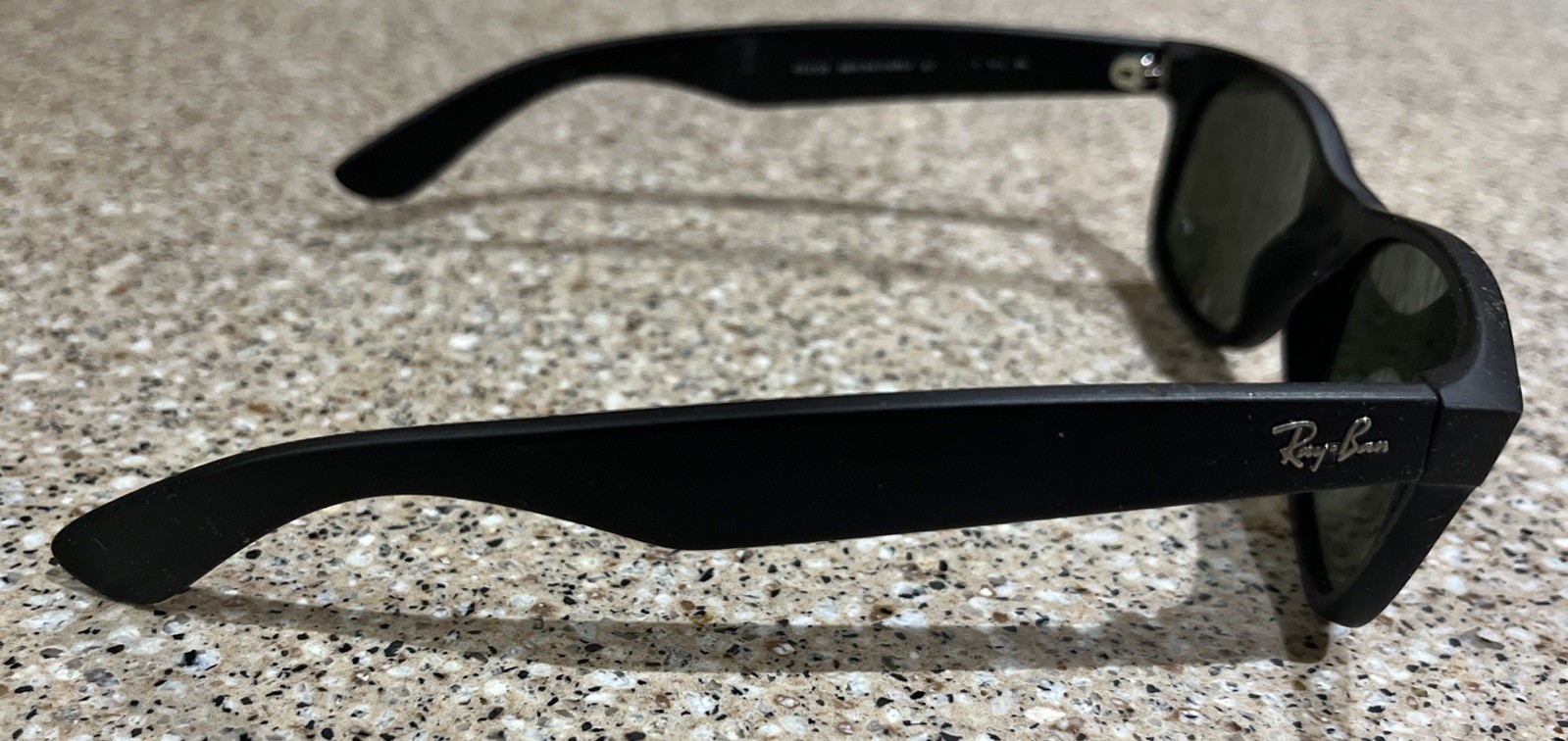 Ray-Ban RB2132 New Wayfarer Black Green G-15 Sunglasses 52-18 Italy