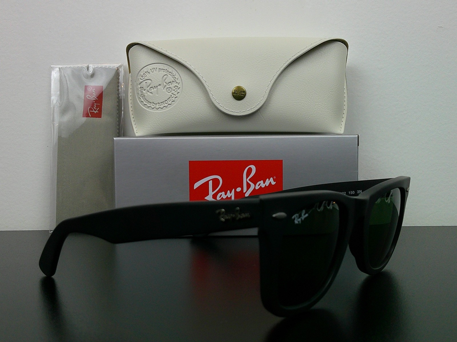 Ray-Ban RB2140 Wayfarer Classic Sunglasses Matte Black G-15 50mm Never Worn