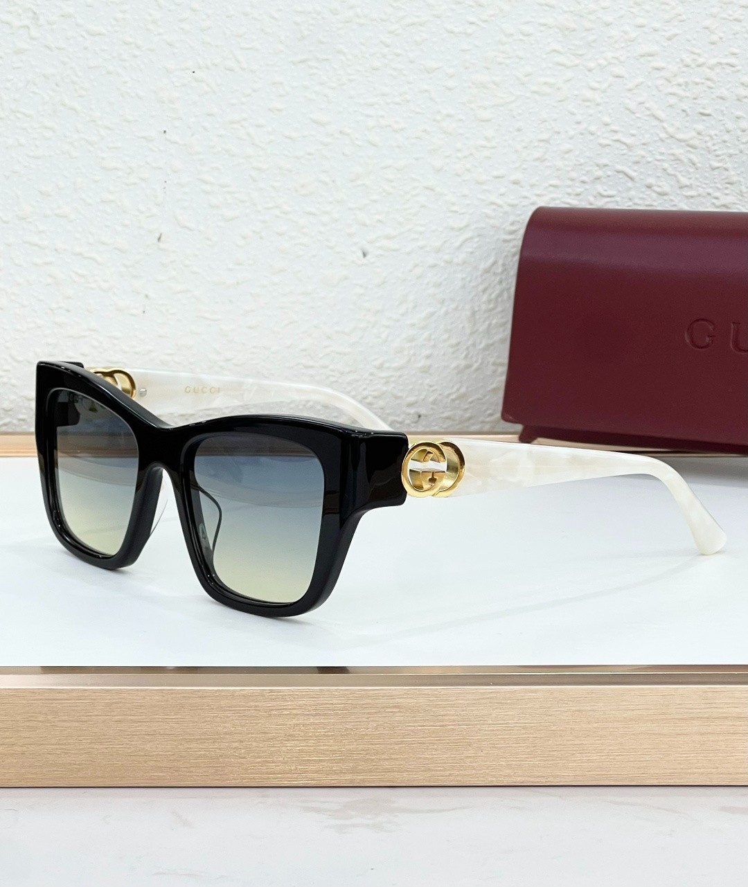 Sunlasses Unisex GUCCI MOD：GG2124O Size：52口18-135
