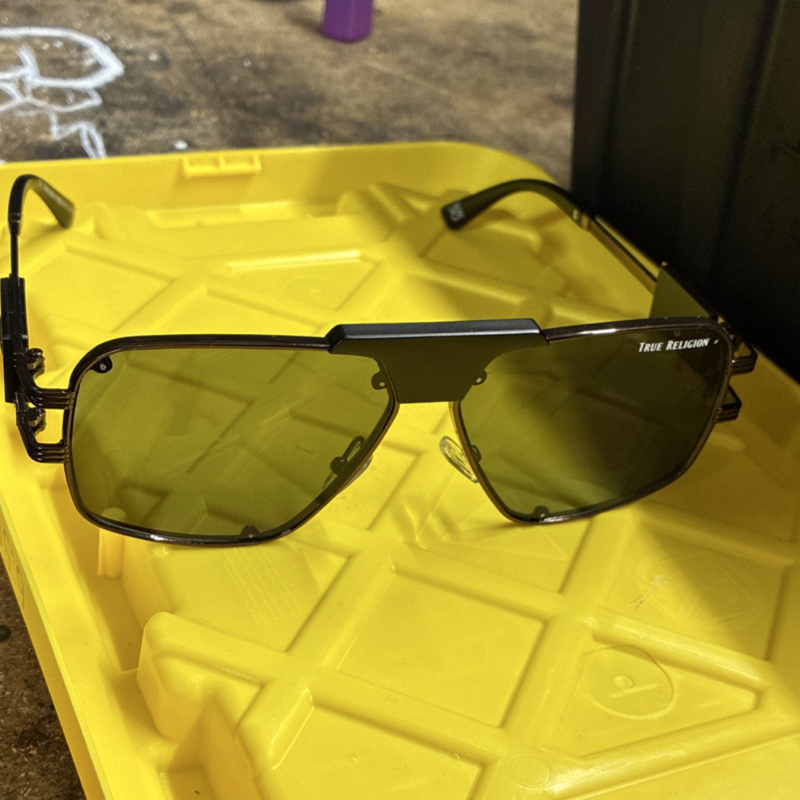 True Religion Men’s Aviator Sunglasses Black Metal Frame Green Tinted Lenses