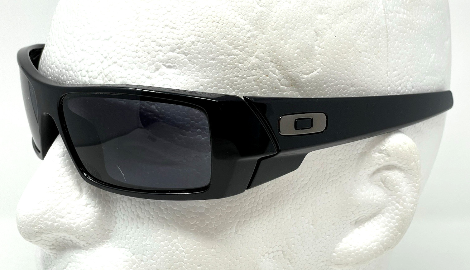 OAKLEY Gascan Sunglasses 03-471 Polished Black | 60-15-127 | Scratched