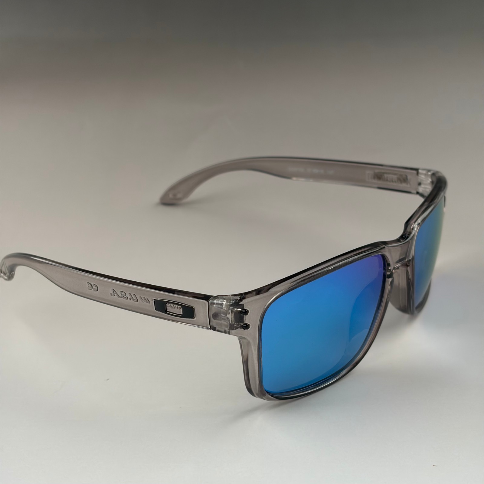 Oakley Holbrook Sunglasses Gray Frame Blue Lens With Box, Case