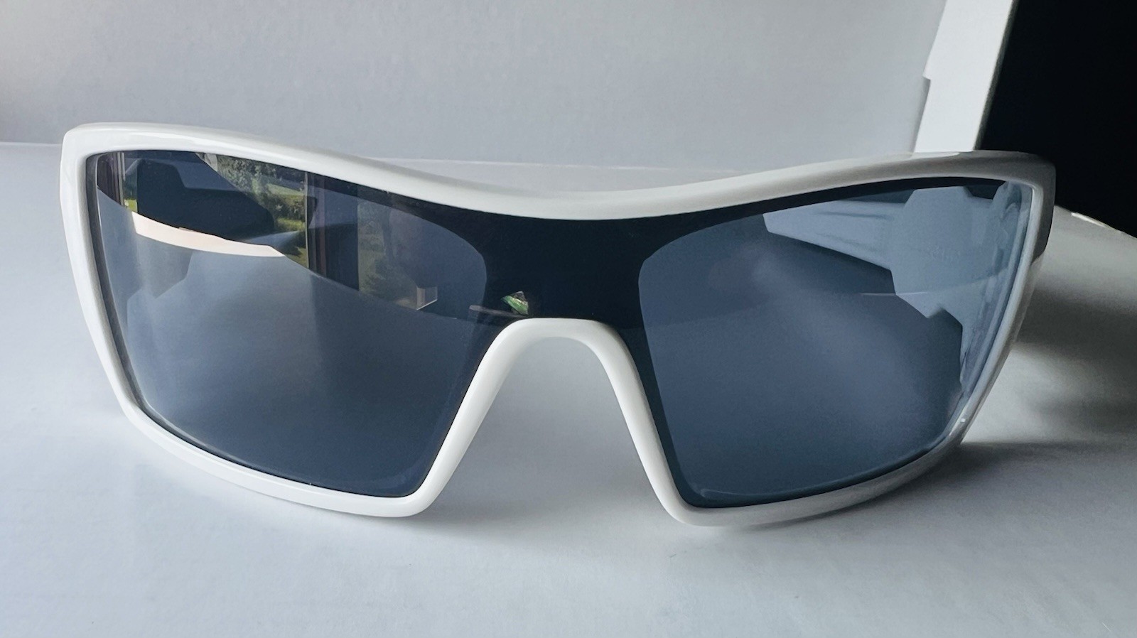 Oakley Oil Rig Polished White w/Black Lenses with Oakley Bag