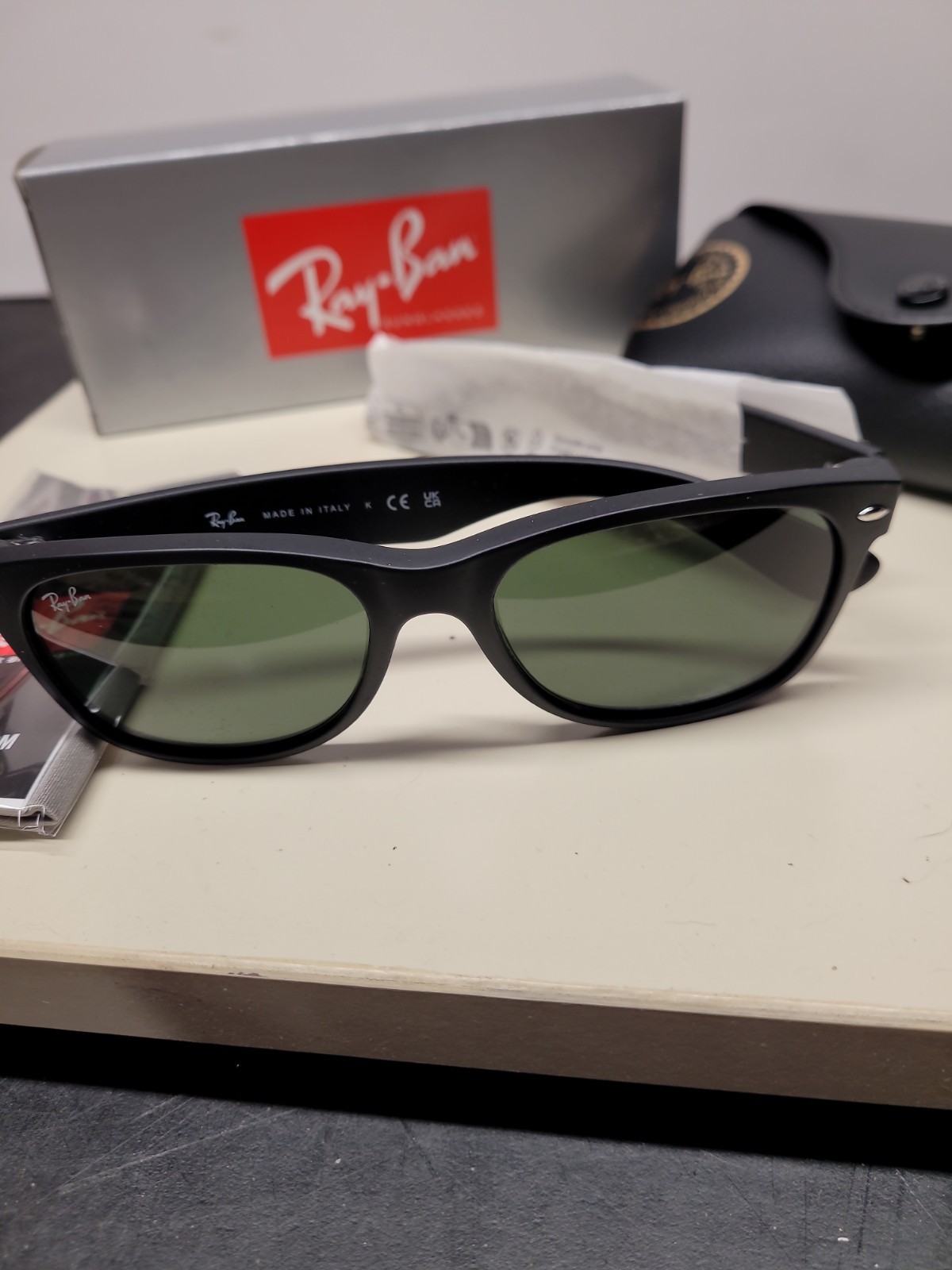 Ray-Ban Wayfarer Black Rubber G-15 Green Sunglasses ORB2132 New in Box